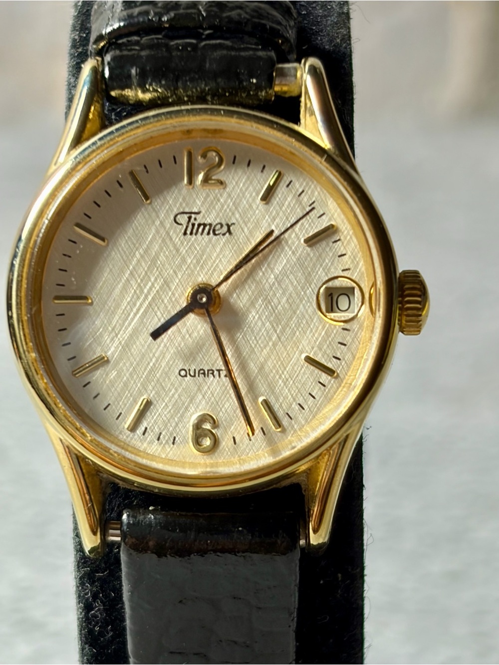 Timex Women’s Gold Tone Quartz Watch Textured Dial Date 22mm New Battery
